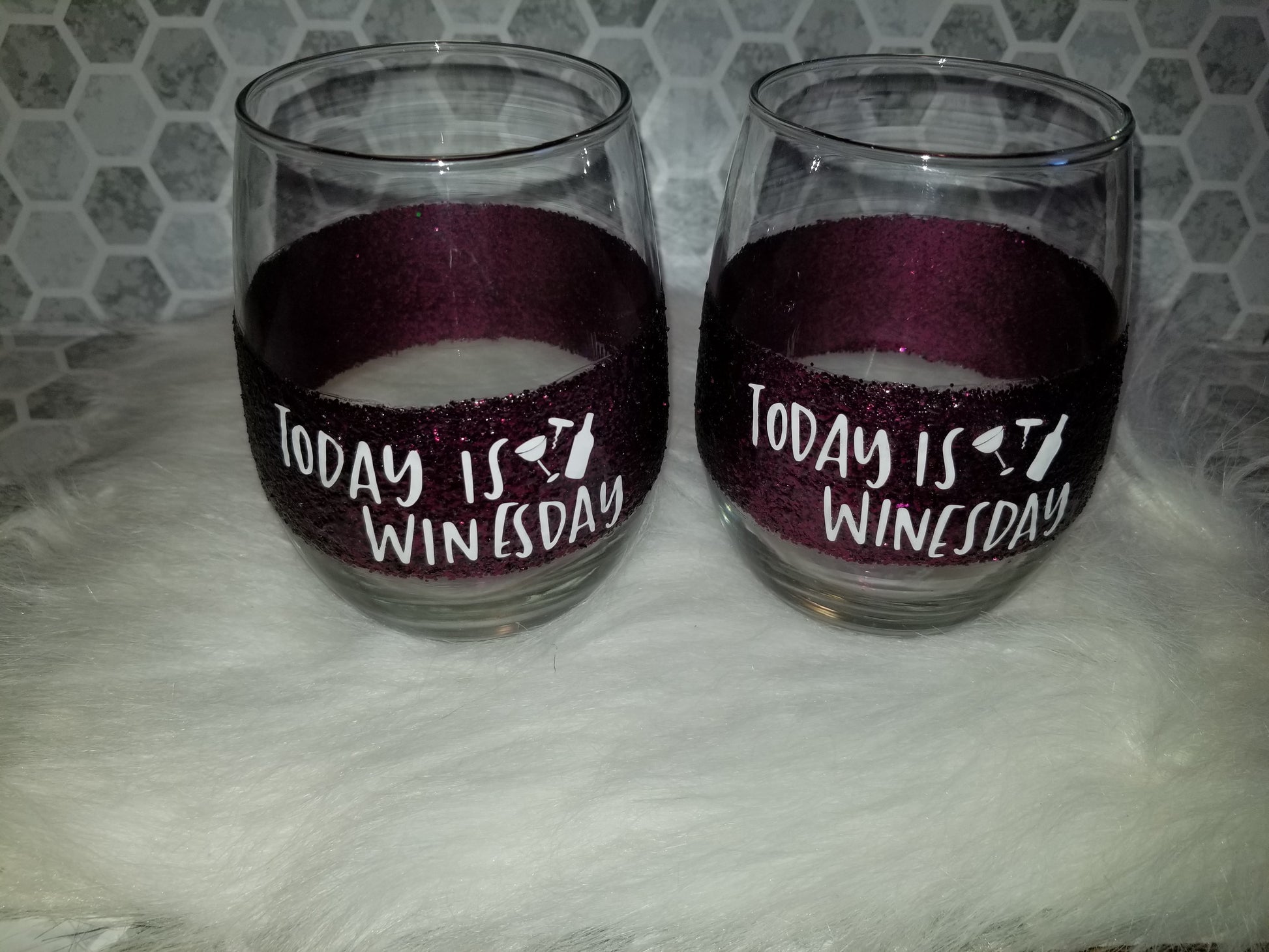 Set of 2-stemless wine glasses burgundy winesday stripe