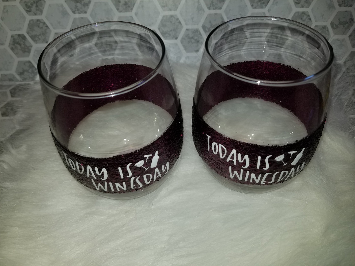 Set of 2-stemless wine glasses burgundy winesday stripe