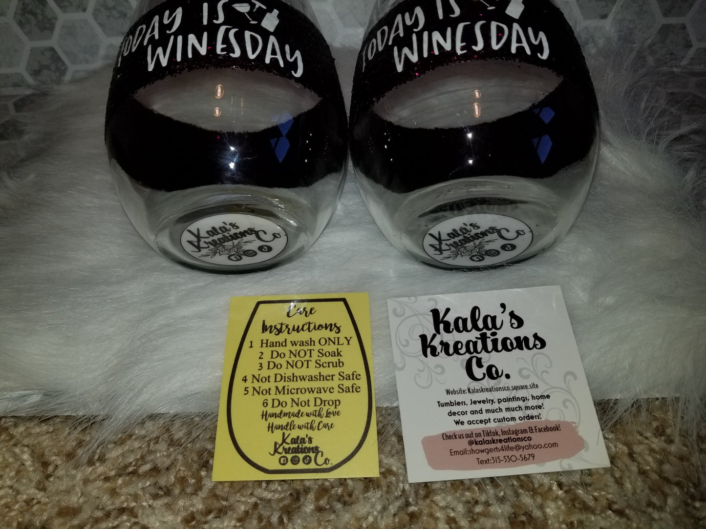 Set of 2-stemless wine glasses burgundy winesday stripe