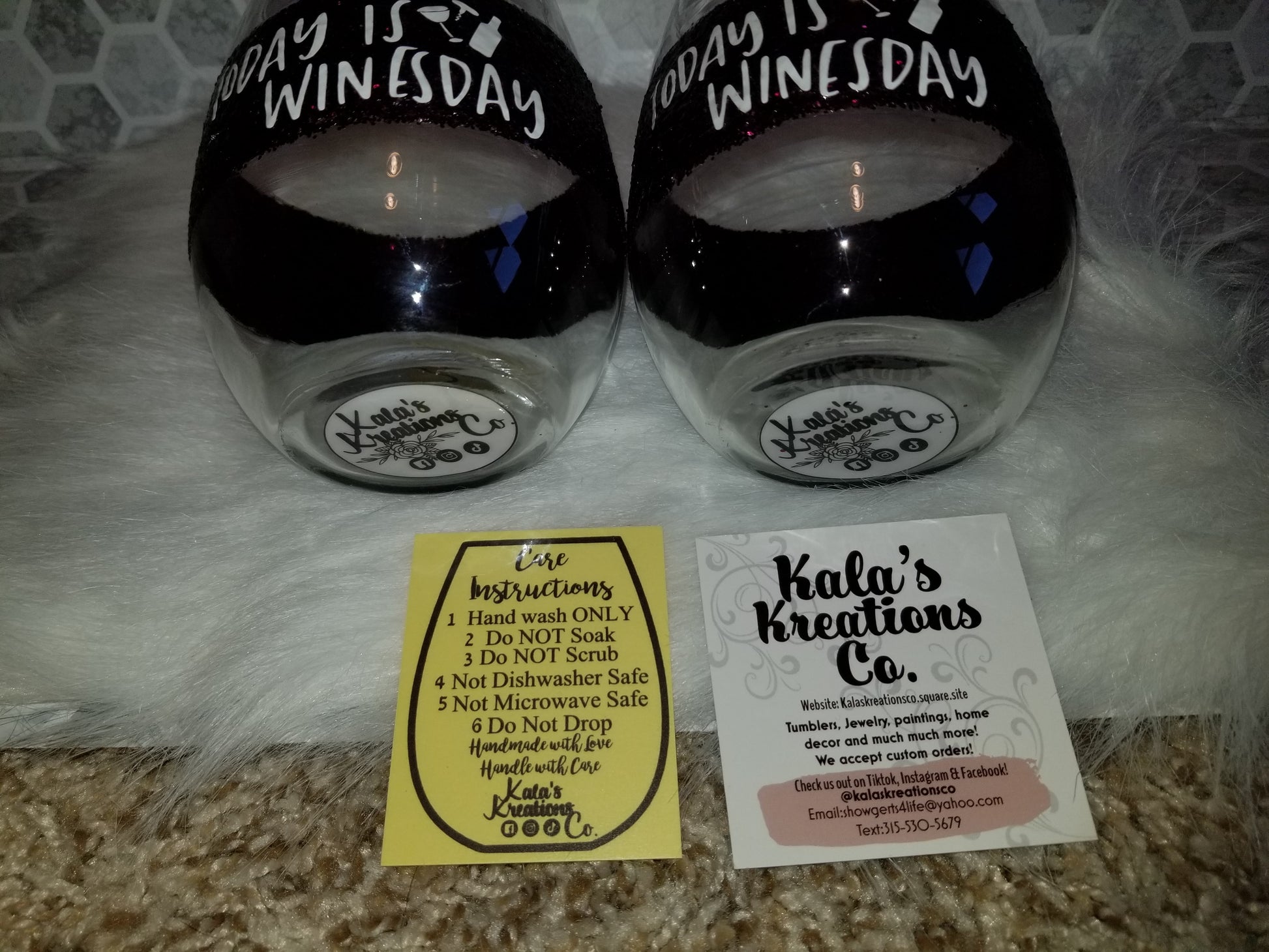 Set of 2-stemless wine glasses burgundy winesday stripe