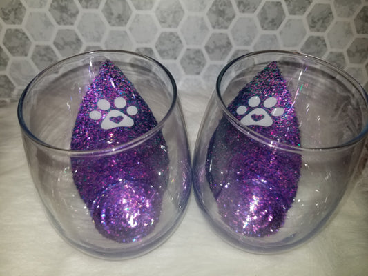 Set of 2- 20oz stemless wine glasses. Paw print